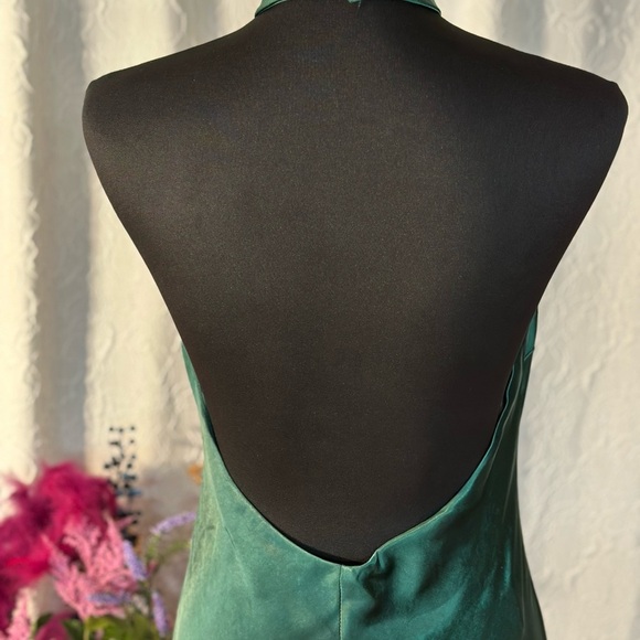 Lulus Love in Your Life Emerald Green Satin
Halter Maxi Dress - Picture 7 of 12